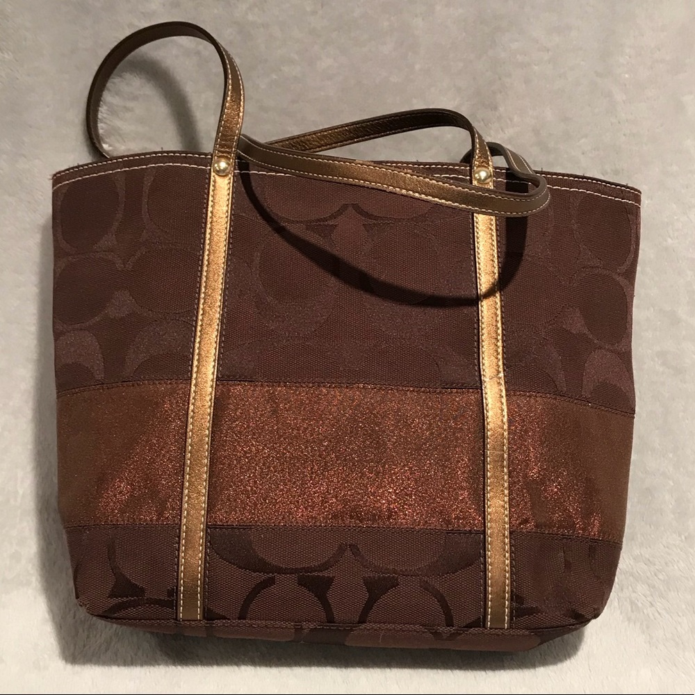 Coach • Signature Bucket Bag